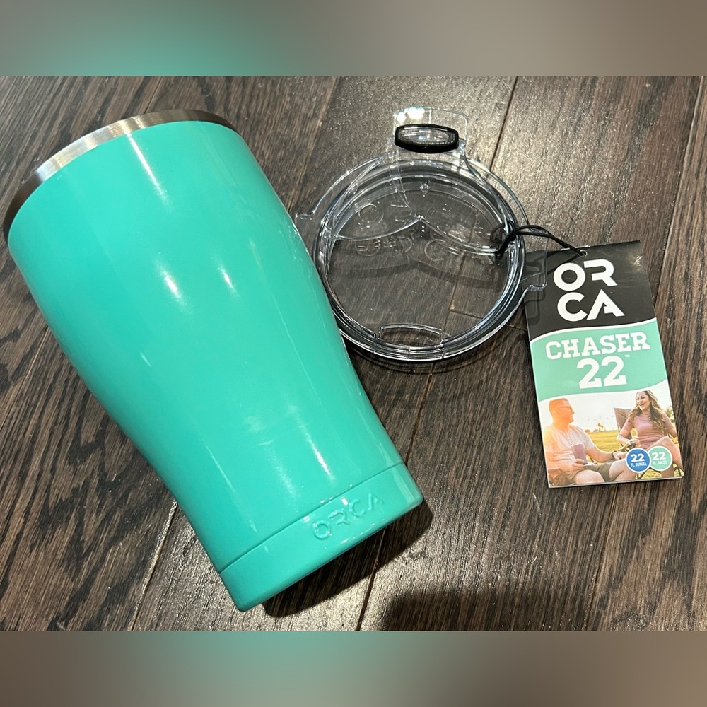 ORCA Chaser 22 oz Turquoise Tumbler NWT
